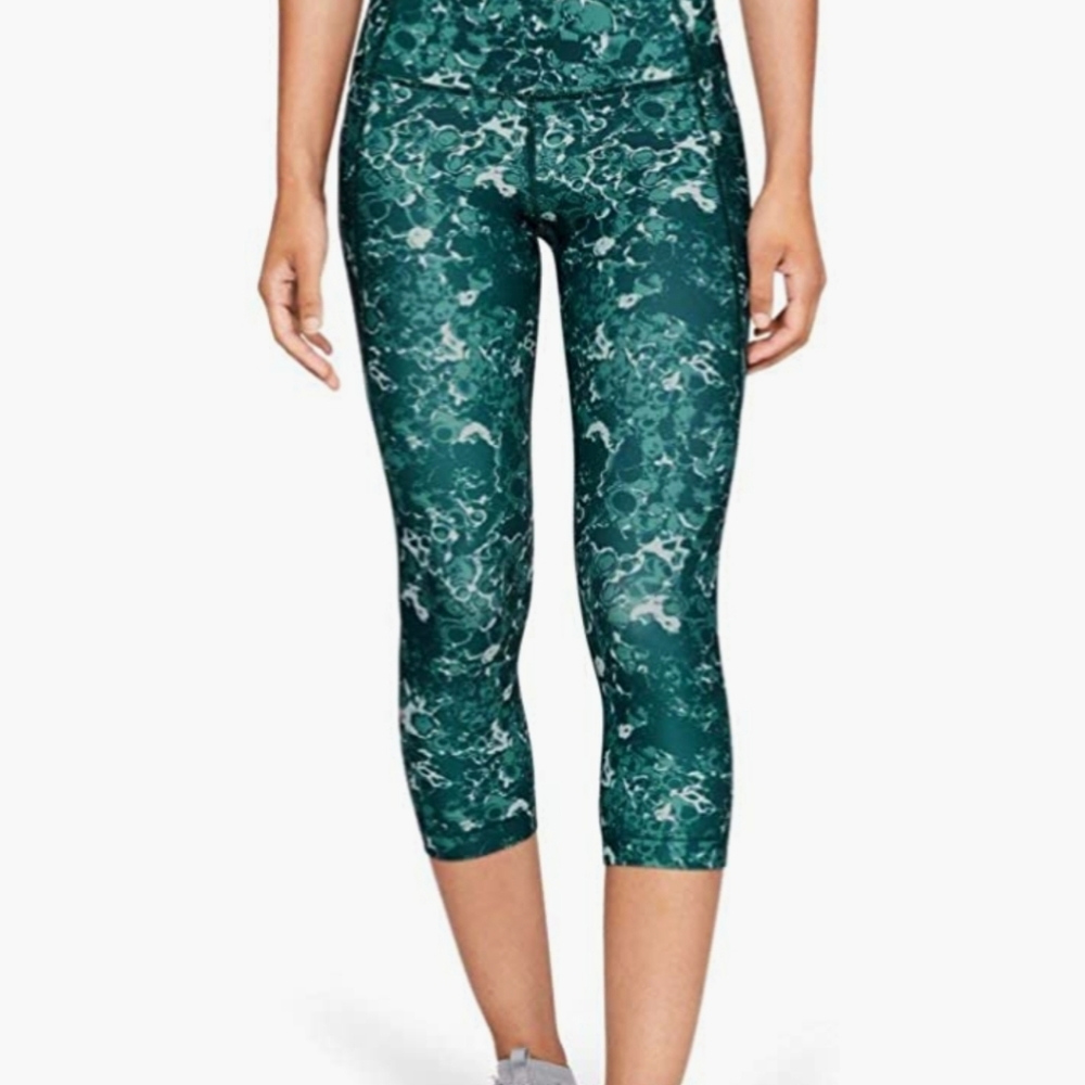 NWT Under Armour compression capris